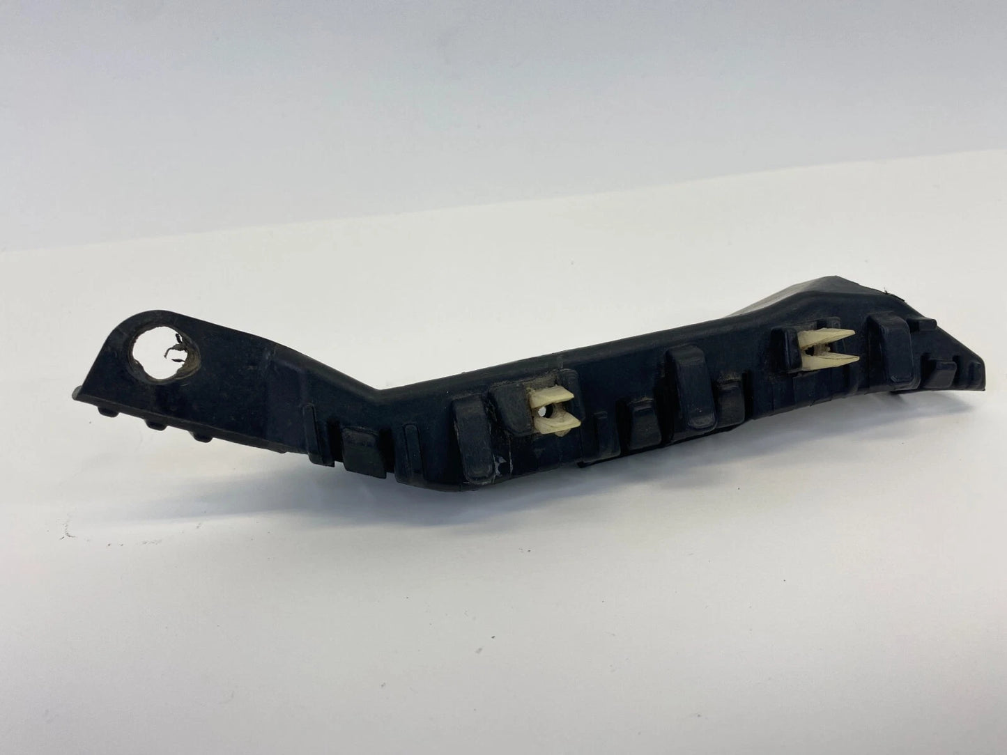 2011-2016 HYUNDAI ELANTRA FRONT RIGHT SIDE BUMPER RETAINER SUPPORT BRACKET OEM