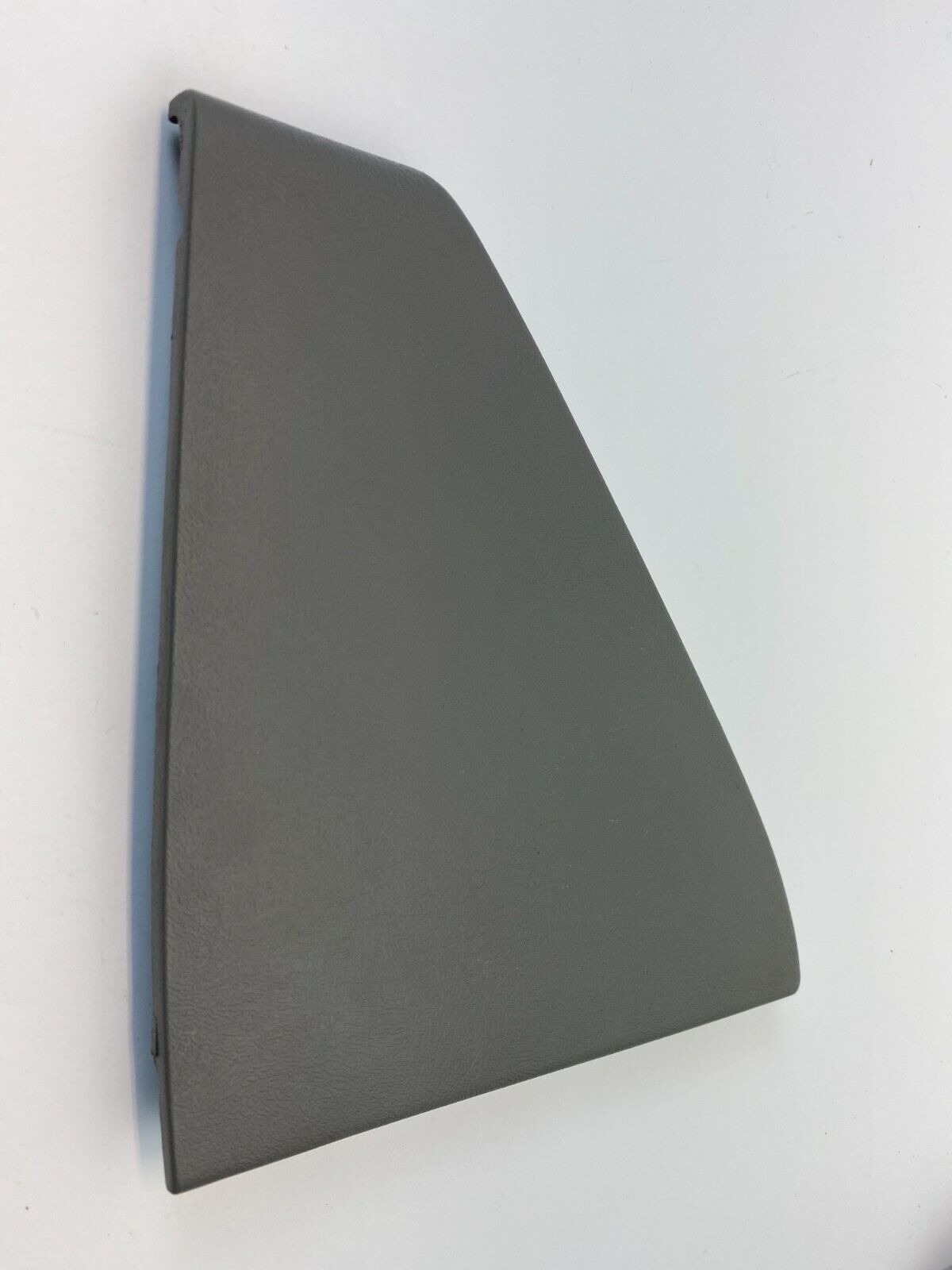 00-06 Chevrolet Tahoe Front Right Passenger Side Dash End Cover Trim 15761835