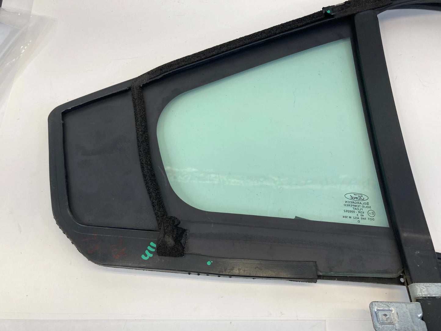 2013-2019 FORD INTERCEPTOR UTILITY REAR LEFT DOOR QUARTER VENT WINDOW GLASS OEM