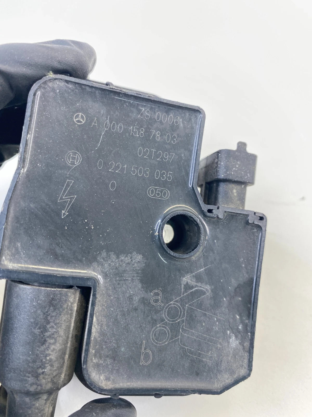 98-05 MERCEDES-BENZ E 320 3.2L AT ENGINE IGNITION COIL IGNITER A0001587803 OEM