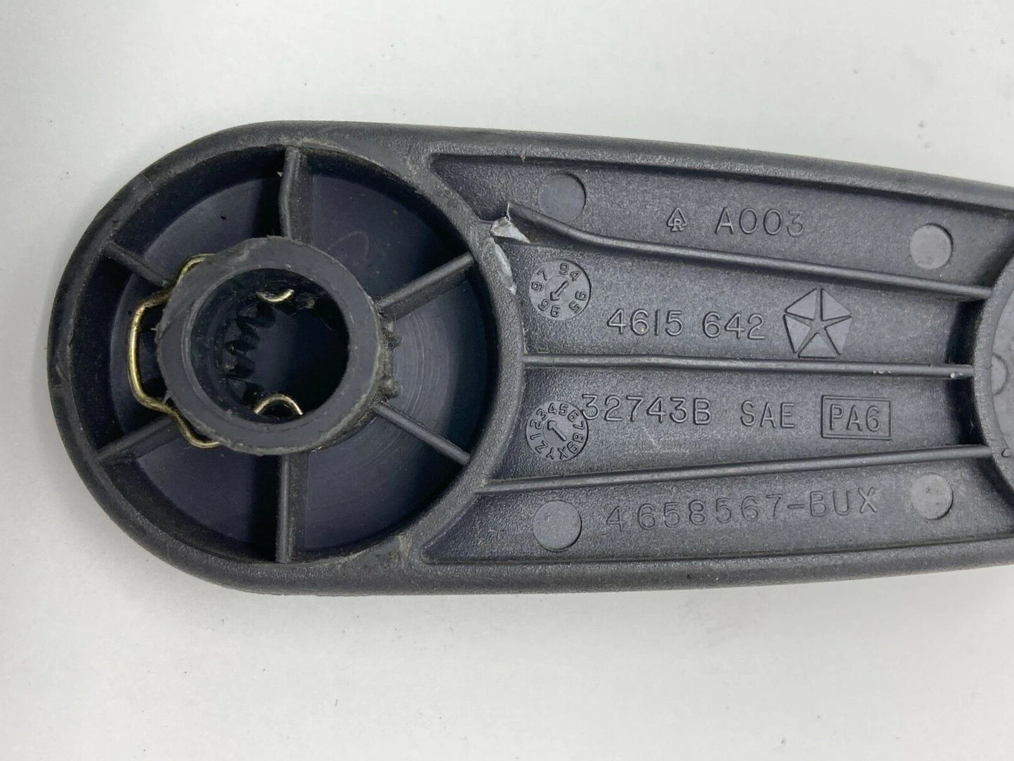 95 96 97 98 DODGE NEON FRONT RIGHT PASSENGER MANUAL WINDOW HAND CRANK HANDLE