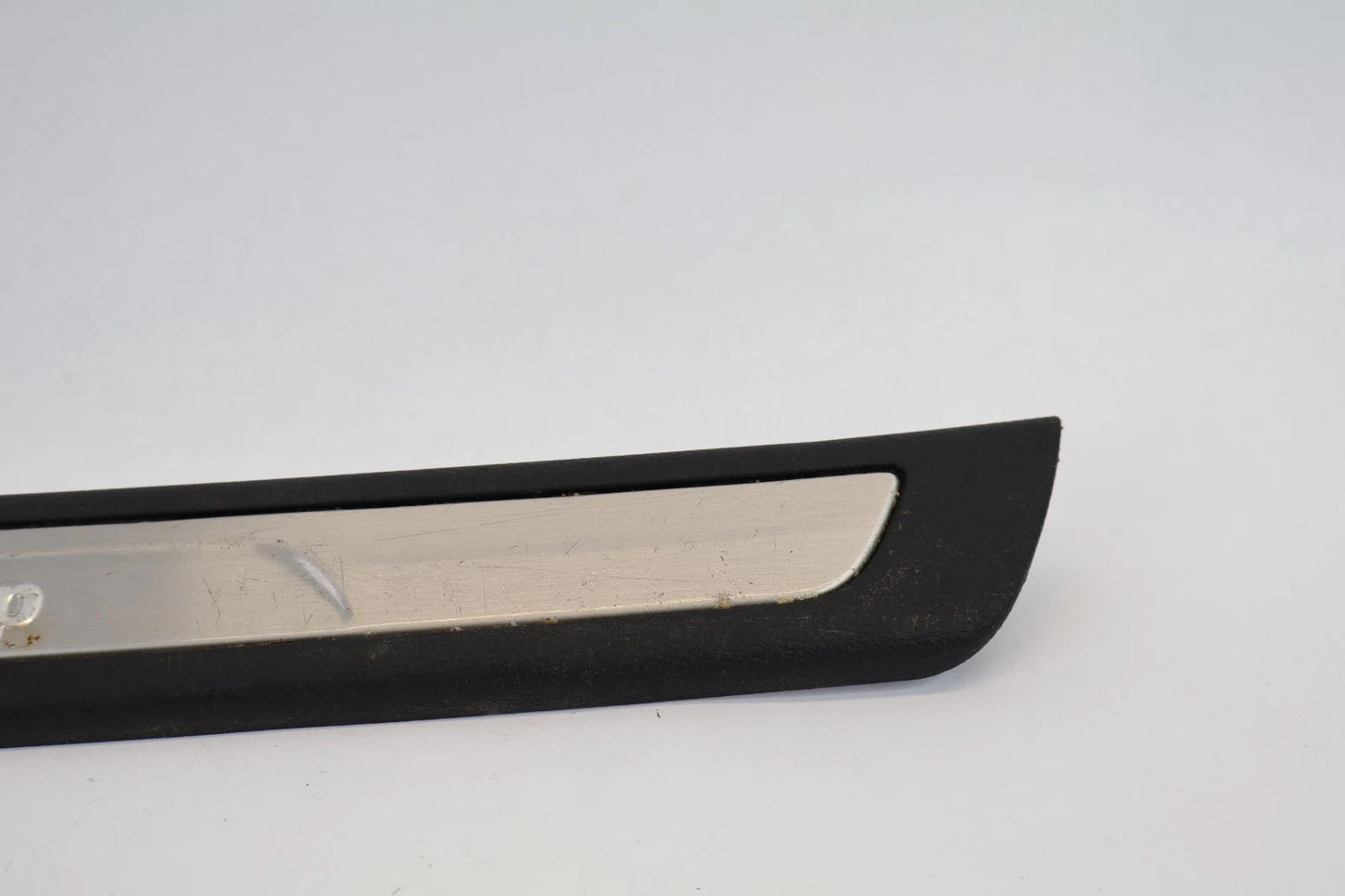 2011-2021 GRAND CHEROKEE FRONT LEFT DOOR SILL SCUFF PLATE MOLDING OEM INC81DX9AB