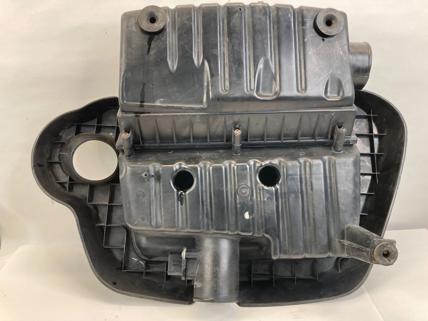 2006-2011 CHEVROLET HHR AIR INTAKE FILTER BOX HOUSING ENGINE TOP COVER OEM