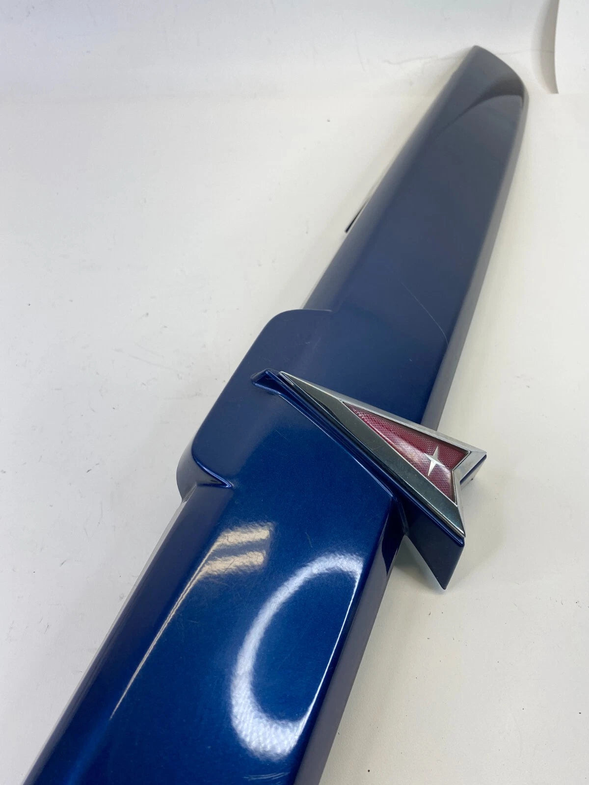 2008 PONTIAC TORRENT REAR TRUNK MOLDING GARNISH EMBLEM HANDLE 15820144 OEM