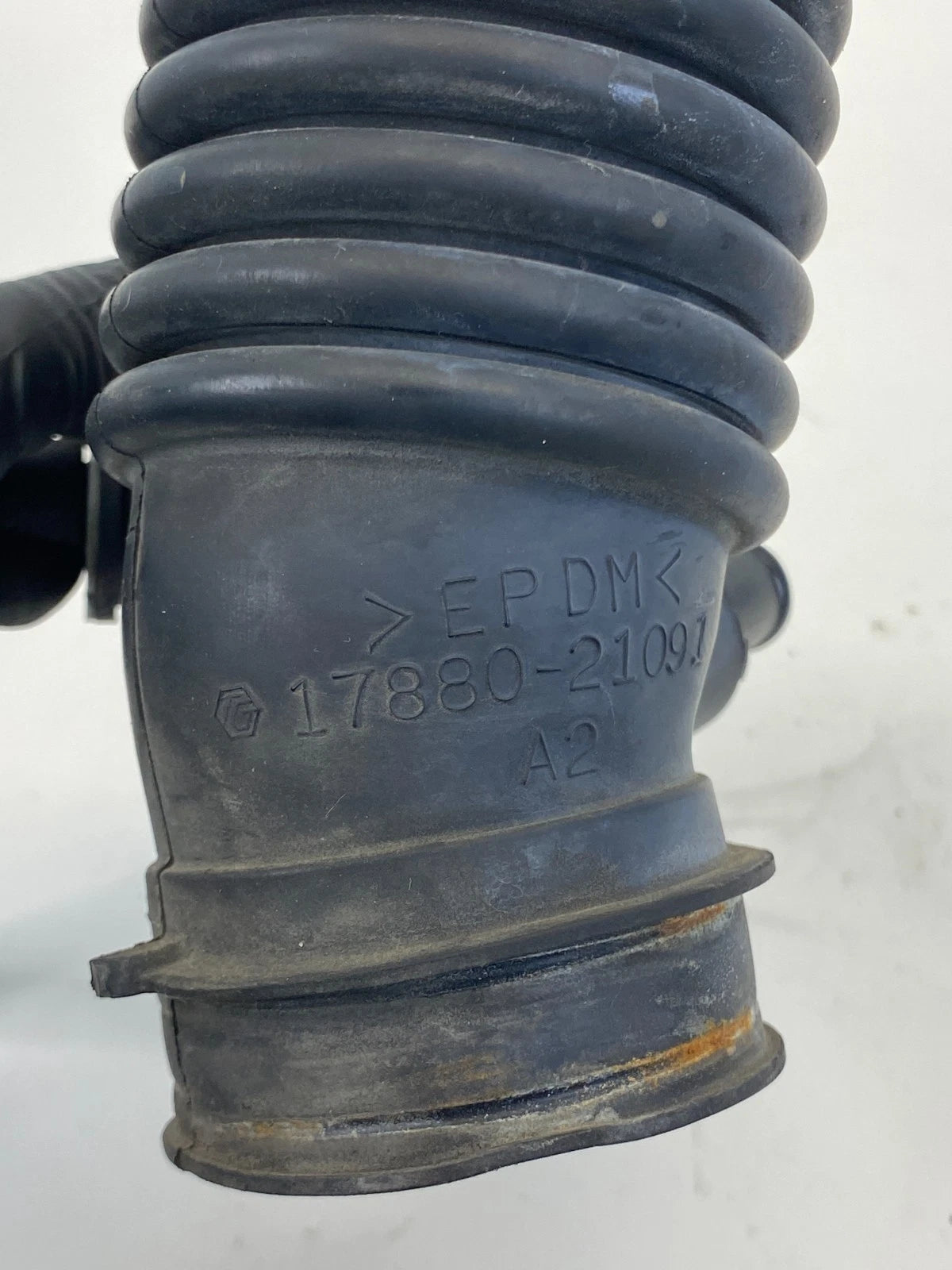 2006-2018 TOYOTA YARIS AIR INTAKE CLEANER HOSE INLET DUCT TUBE PIPE 17880-21091