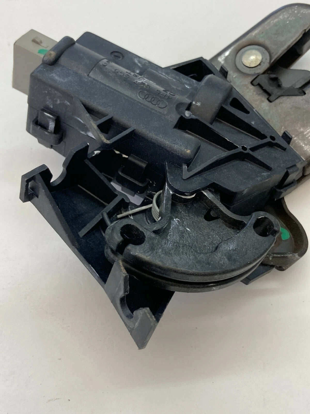 2006-2010 VOLKSWAGEN PASSAT SEDAN REAR TRUNK LID LOCK LATCH ACTUATOR 4F5827505