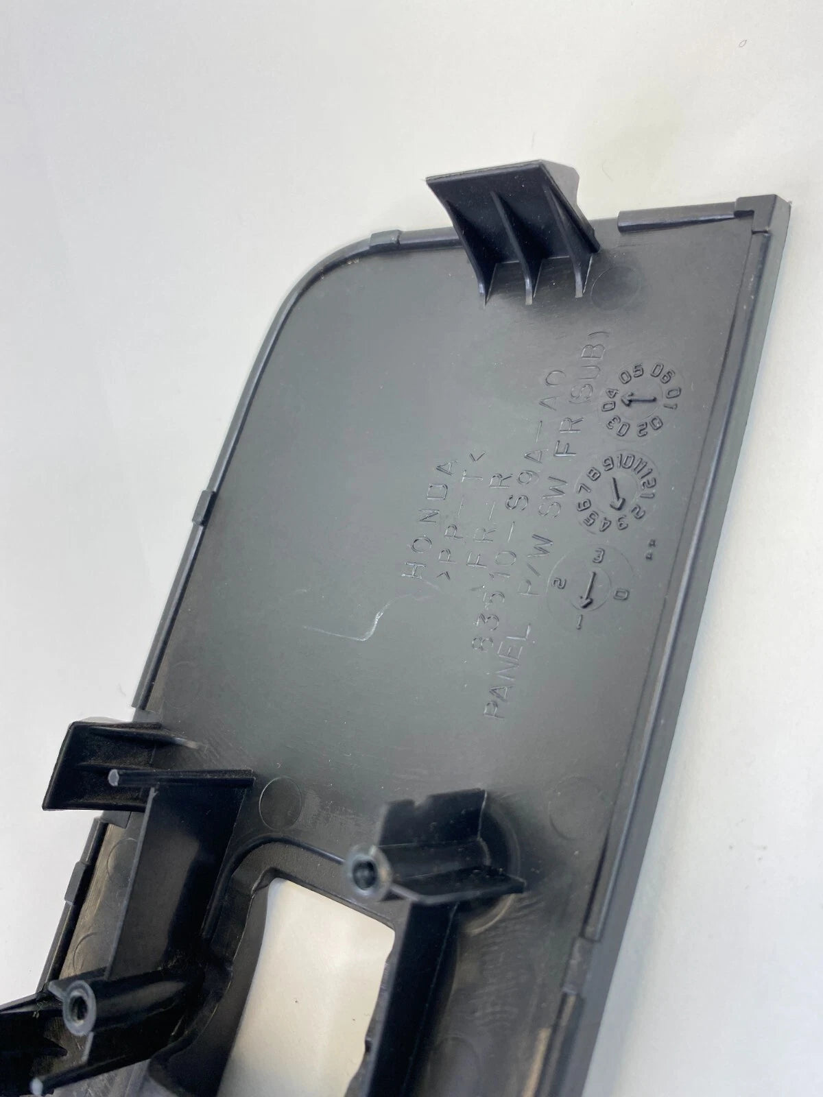 2002-2006 HONDA CR-V CRV FRONT RIGHT PASSENGER WINDOW SWITCH BEZEL TRIM COVER