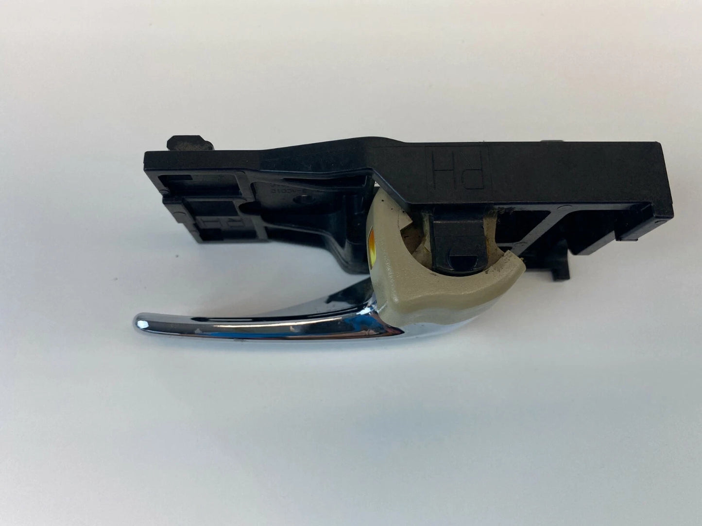 2000-2004 TOYOTA AVALON INSIDE DOOR HANDLE FRONT RIGHT PASSENGER OEM 69205-AC010