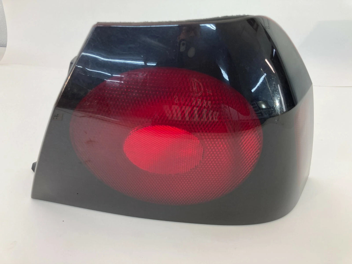 2000-2004 CHEVROLET IMPALA REAR RIGHT PASSENGER OUTER TAIL LIGHT 16525262 OEM