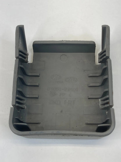 06-09 HYUNDAI SANTA FE FRONT RIGHT PASSENGER SEAT RAIL FOOT COVER OEM 890512B000