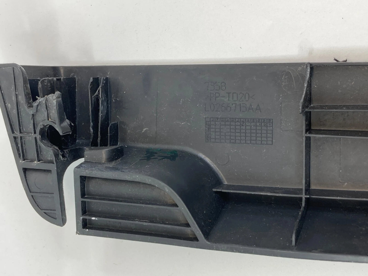 2012-2020 CHEVROLET SONIC FRONT RIGHT SEAT TRACK RAIL END COVER OEM L0266713AA