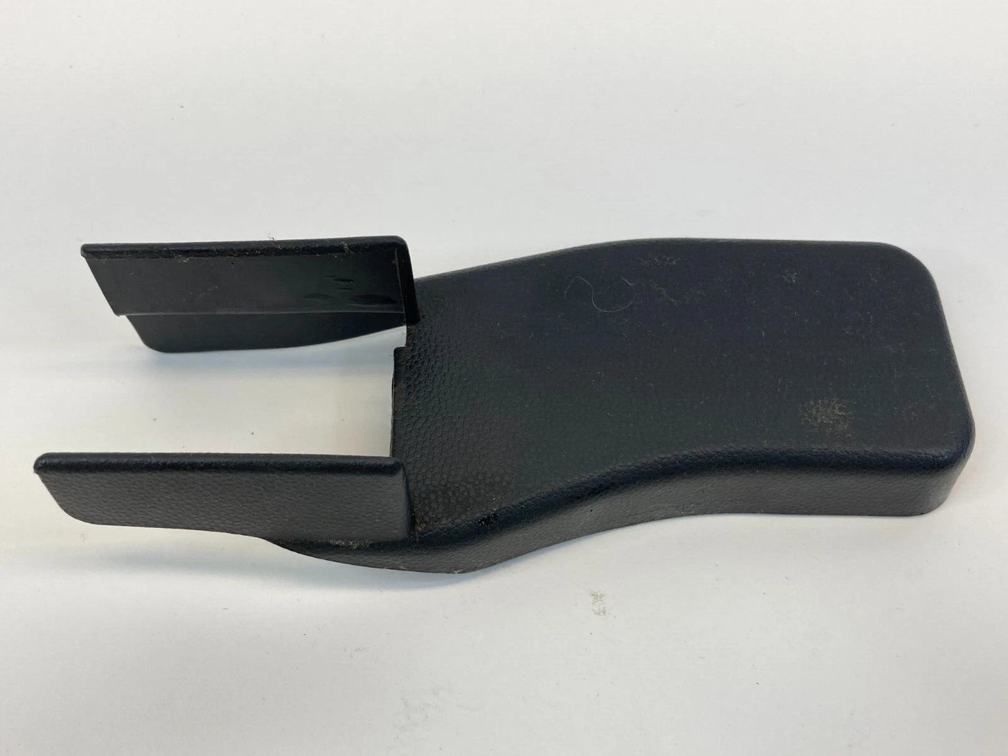 04 05 06 07 08 09 MAZDA3 MAZDA 3 FRONT LEFT SEAT RAIL CAP COVER TRIM BP4K57043