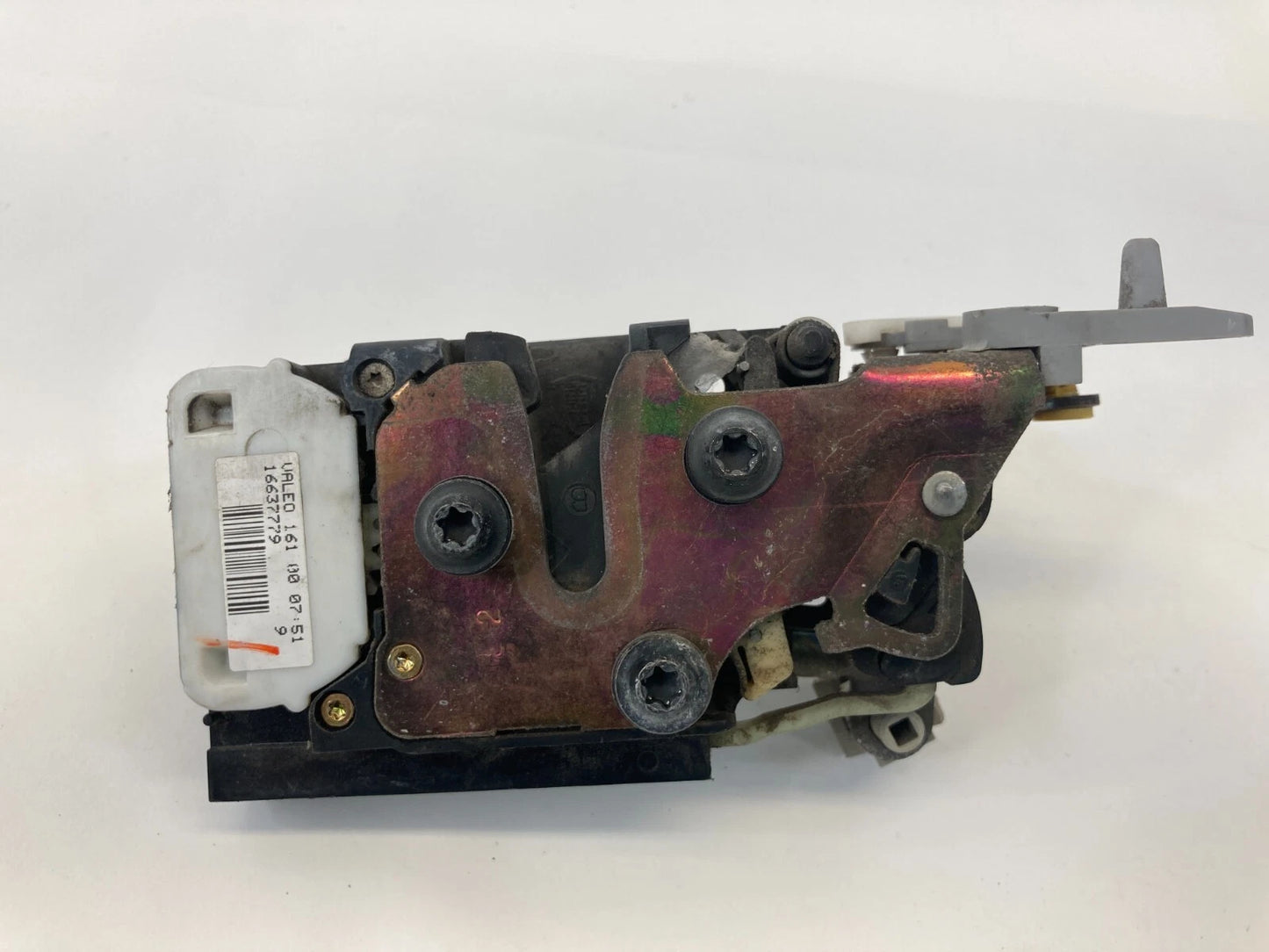 2000 GMC YUKON REAR LEFT MANUAL DOOR LOCK LATCH ACTUATOR RELEASE 16637779 OEM