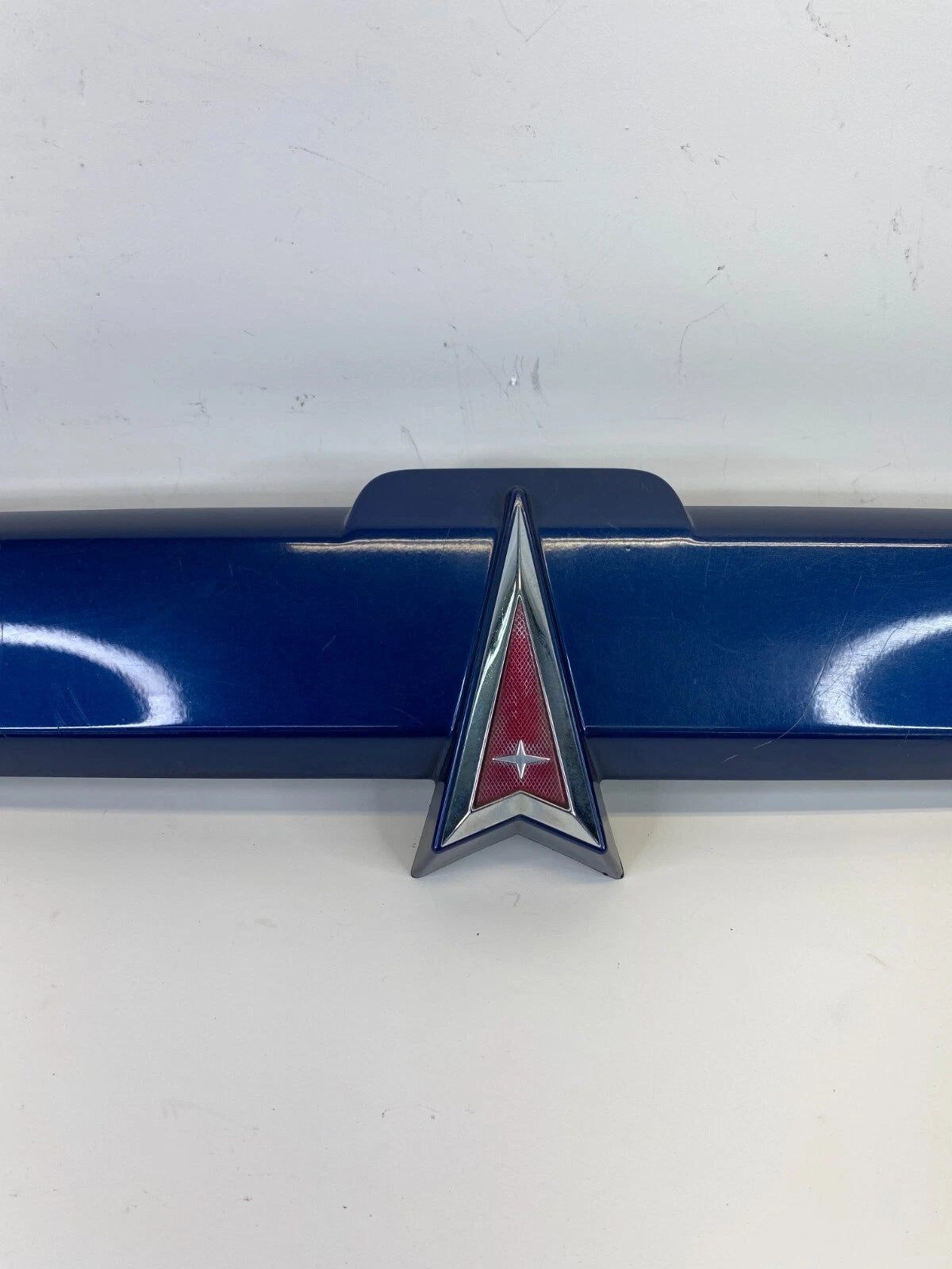 2008 PONTIAC TORRENT REAR TRUNK MOLDING GARNISH EMBLEM HANDLE 15820144 OEM