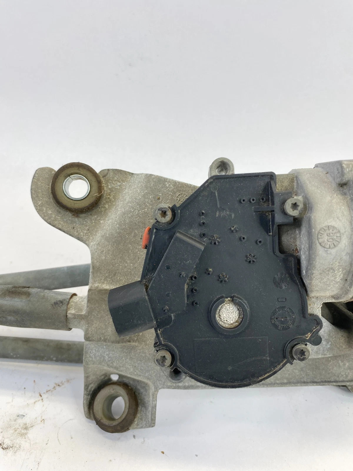 2005-2010 TOYOTA AVALON FRONT WINDSHIELD WIPER MOTOR W/ LINKAGE OEM