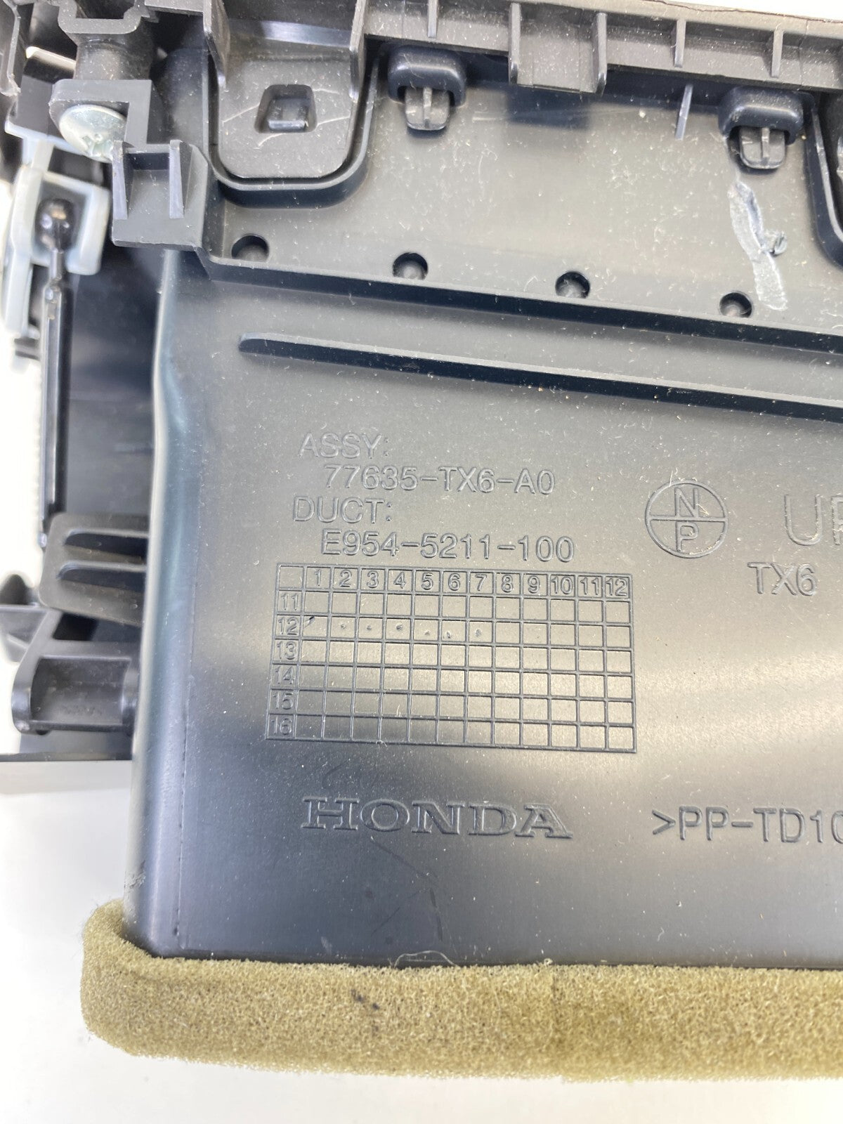 13-18 Acura ILX Center Dash Right Side A/C Heater Air Vent Outer 77635-TX6-A0