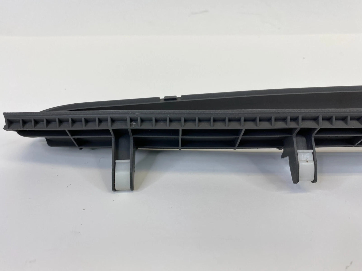 07-11 TOYOTA CAMRY FRONT DEFROSTER VENT CLOCK TRIM COVER PANEL TRIM 5598106040