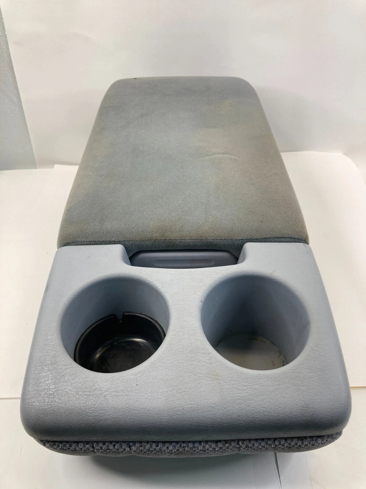 2000-2005 TOYOTA TUNDRA JUMP SEAT CENTER CONSOLE ARMREST CUP HOLDER OEM