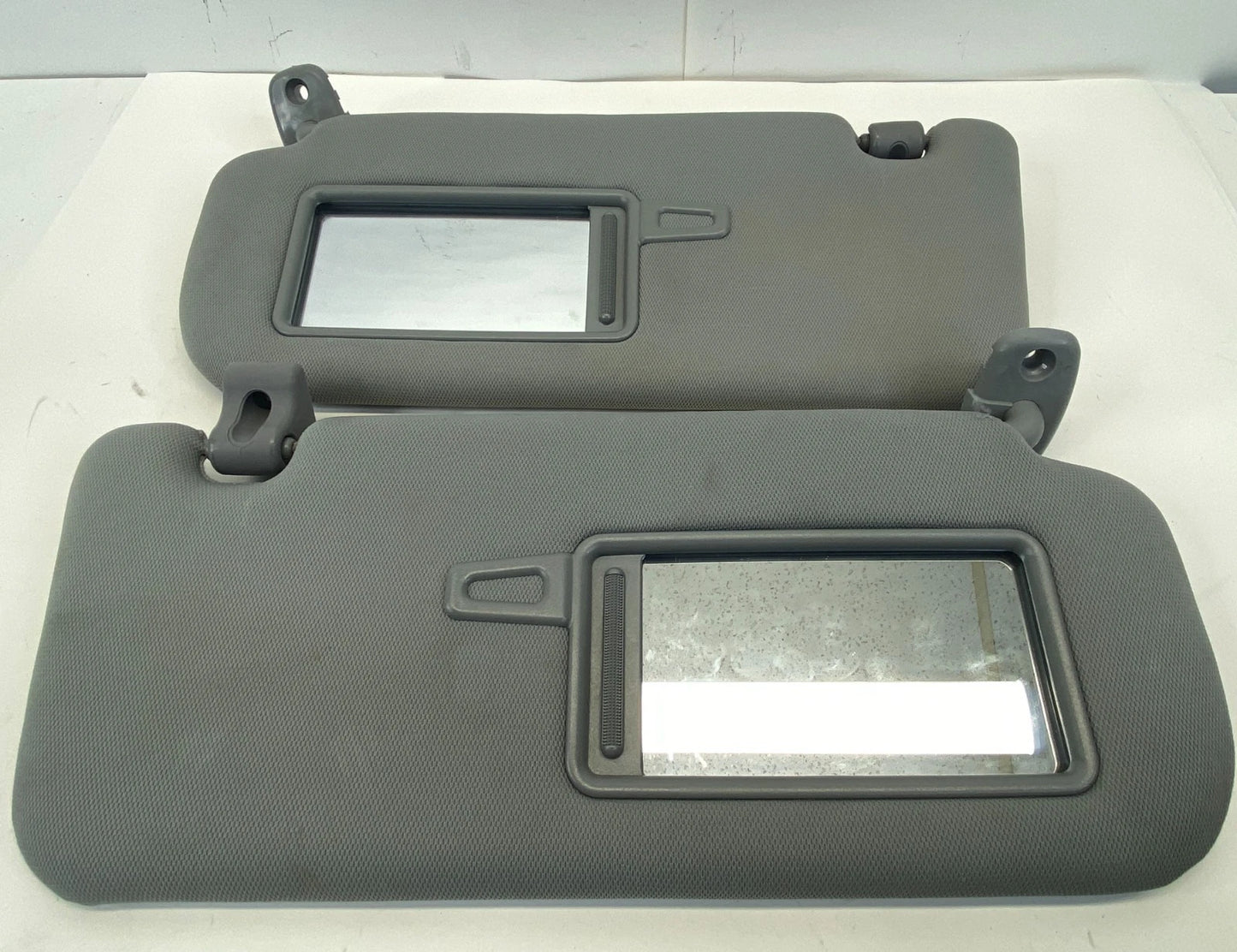 2011-2015 KIA SORENTO LEFT & RIGHT SIDE SUN VISOR GRAY SUNVISOR W/ MIRROR OEM