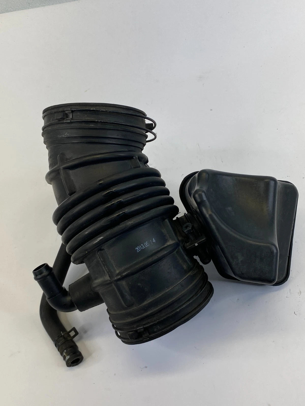 2015-2020 KIA SORENTO 3.3L AIR INTAKE HOSE DUCT RESONATOR ASSY OEM 28192-2W100