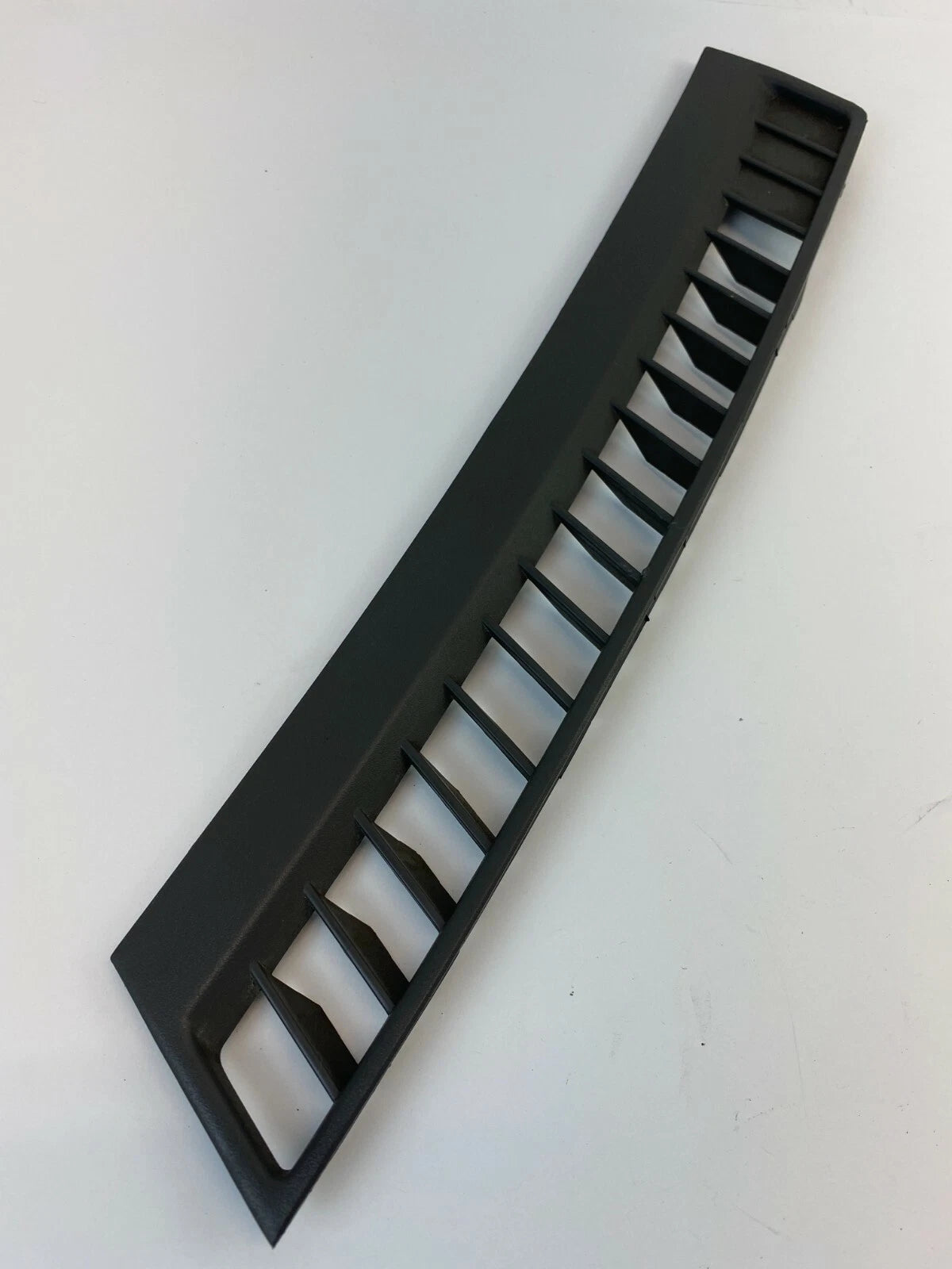 2005-2007 JEEP GRAND CHEROKEE UPPER LEFT DASH DEFROST GARNISH VENT COVER TRIM