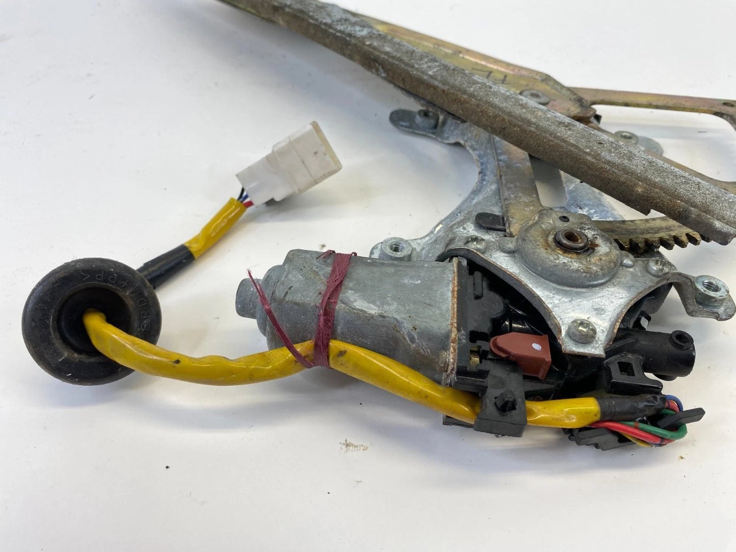 1998-2005 LEXUS GS300 FRONT LEFT SIDE DOOR WINDOW MOTOR REGULATOR 85720-30280