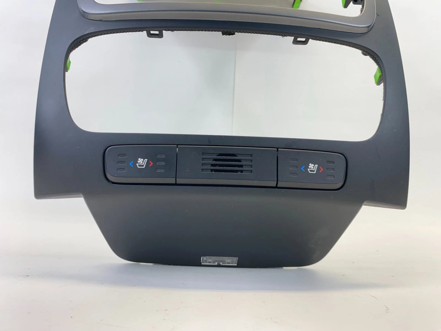 20014 2015 KIA SORENTO CENTER DASH RADIO & CLIMATE CONTROL TRIM BEZEL W/ CLOCK