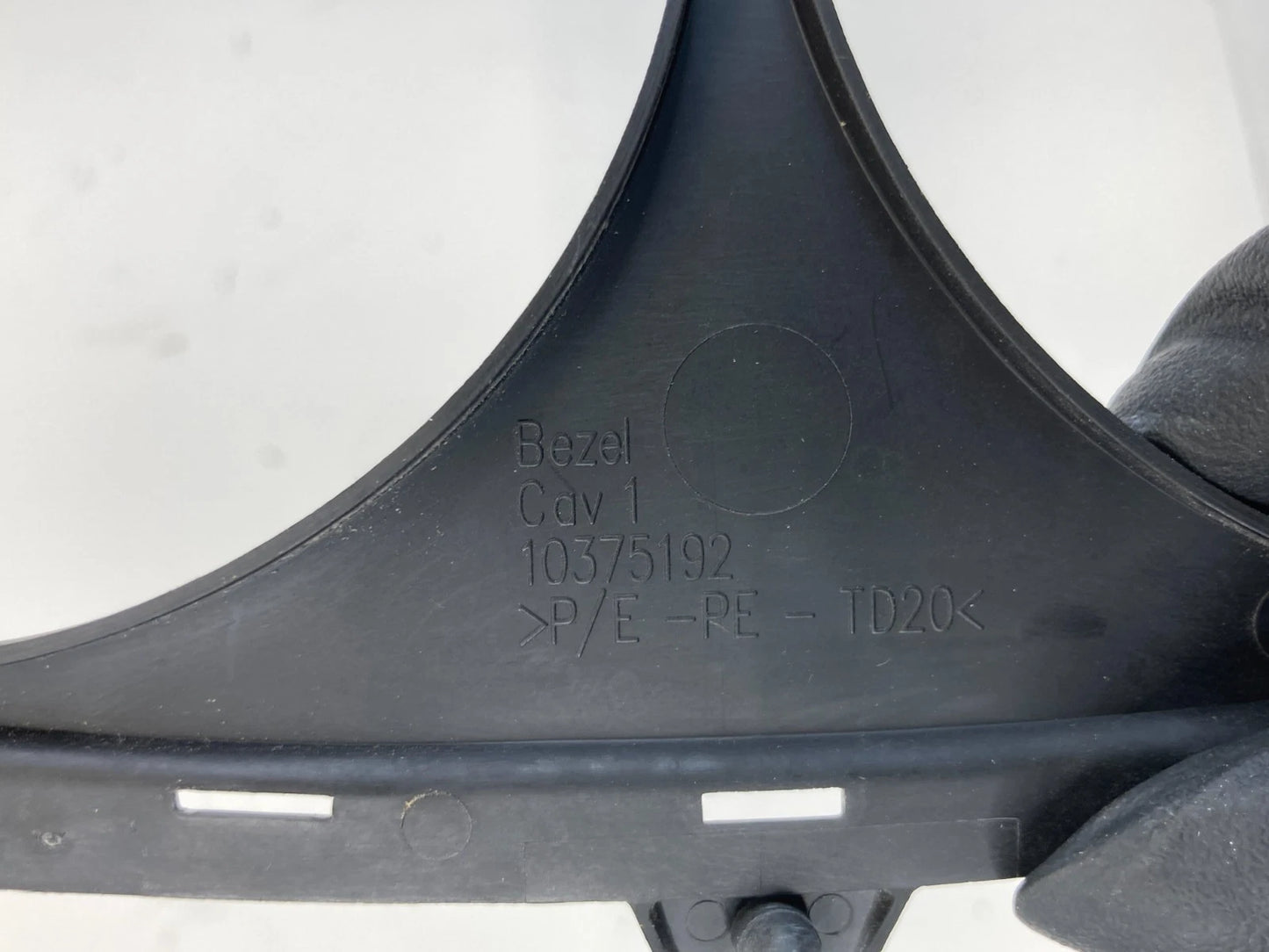 2007-2014 GMC YUKON DASH SPEEDOMETER CLUSTER BEZEL COVER TRIM 15870677 OEM