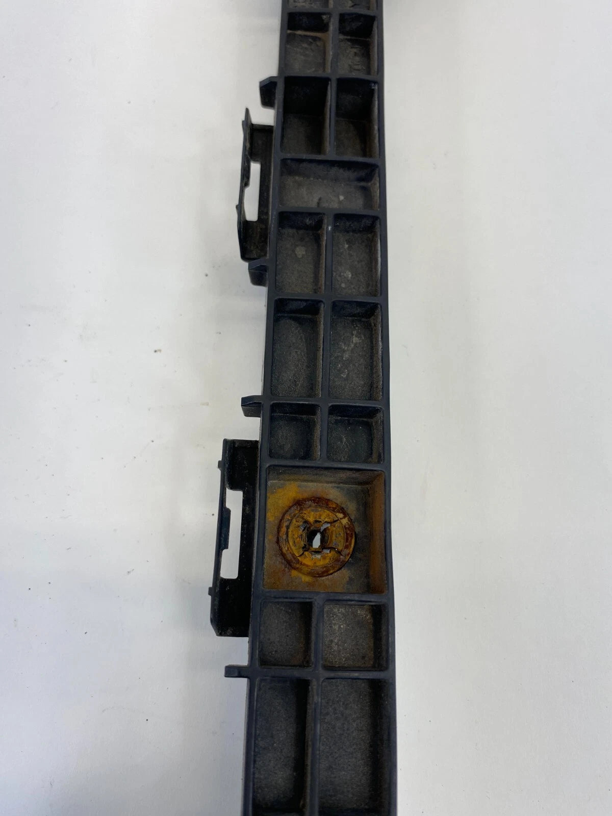 2010-2015 TOYOTA PRIUS REAR RH SIDE BUMPER MOUNTING BRACKET UNIT OEM 52575-47020
