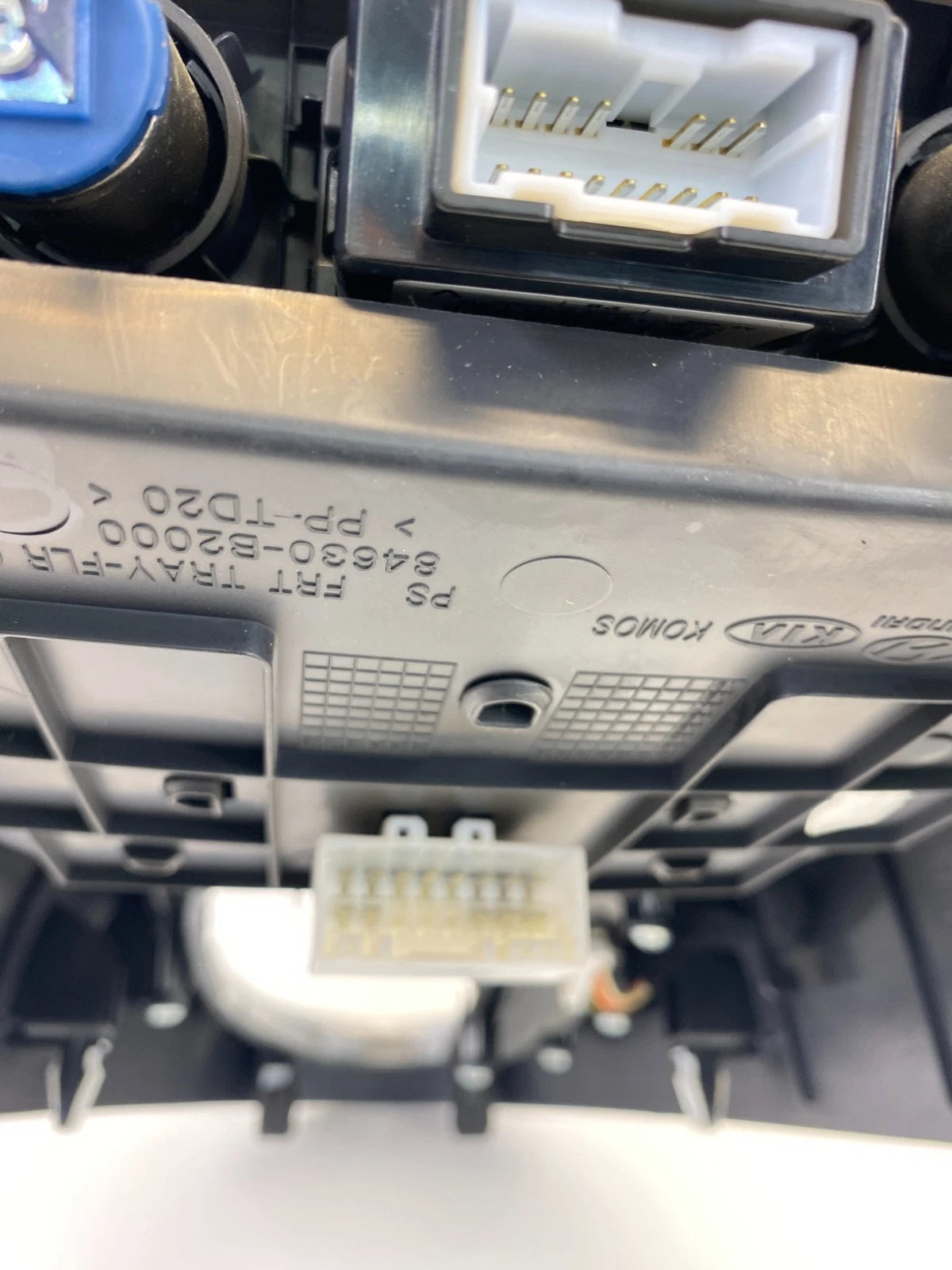 2014-2019 Kia Soul Automatic Gear Shifter Lever Bezel Cover Trim 84630-B2000 OEM