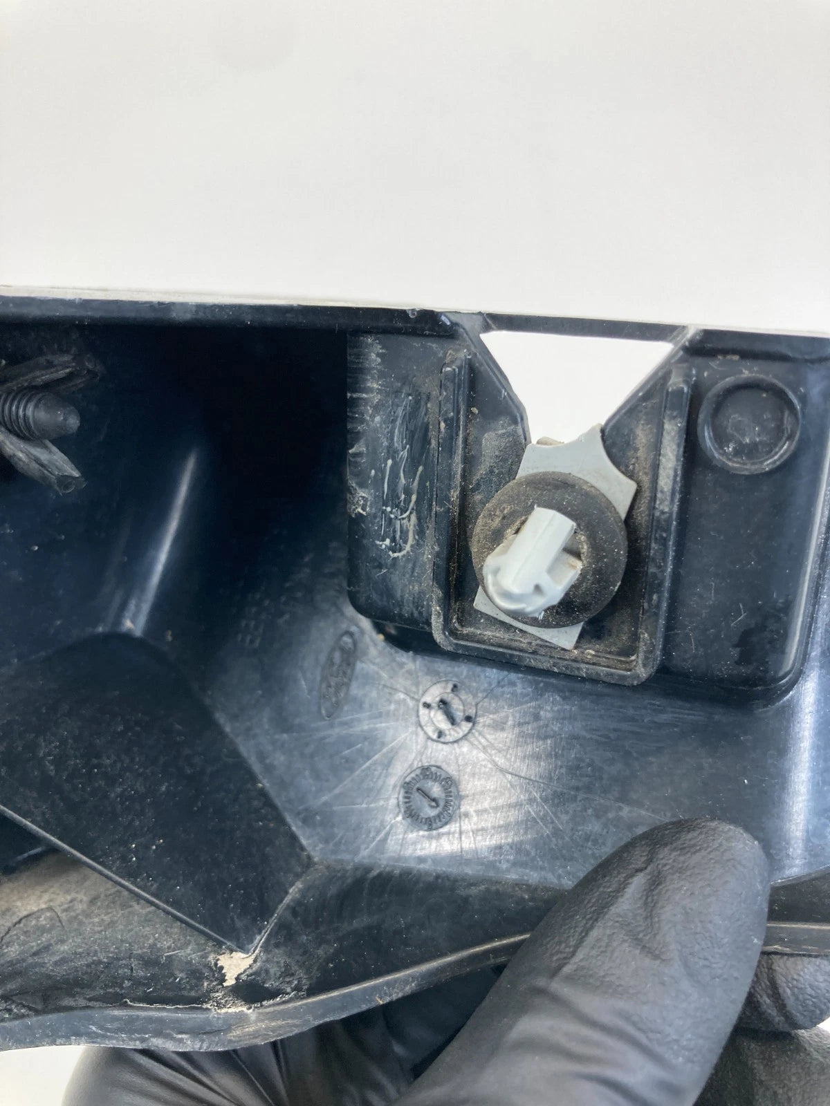 11-15 FORD EXPLORER POLICE INTERCEPTOR UTILITY REAR RIGHT BUMPER BRACKET MOUNT