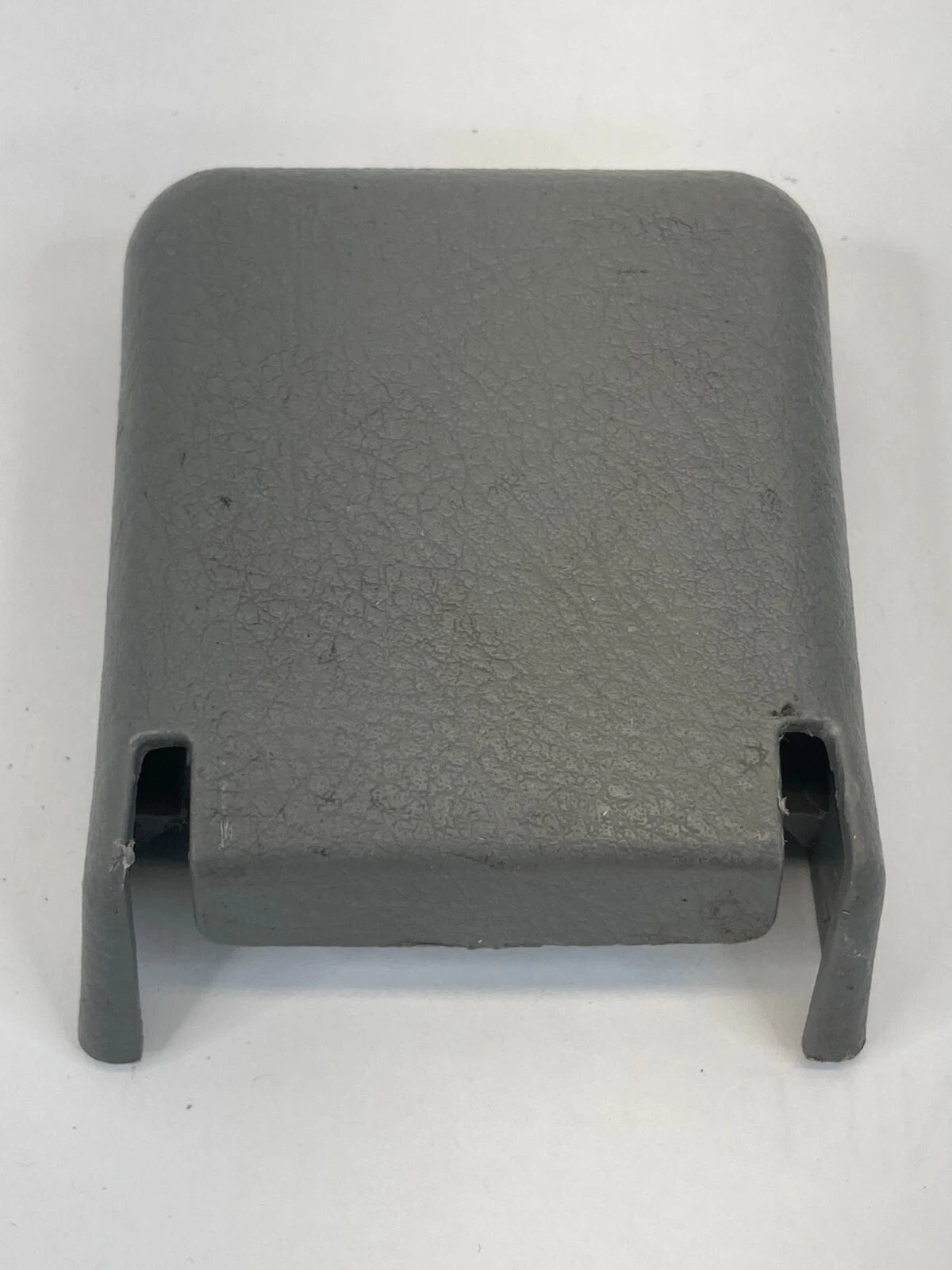 06-09 HYUNDAI SANTA FE FRONT RIGHT PASSENGER SEAT RAIL FOOT COVER OEM 890512B000
