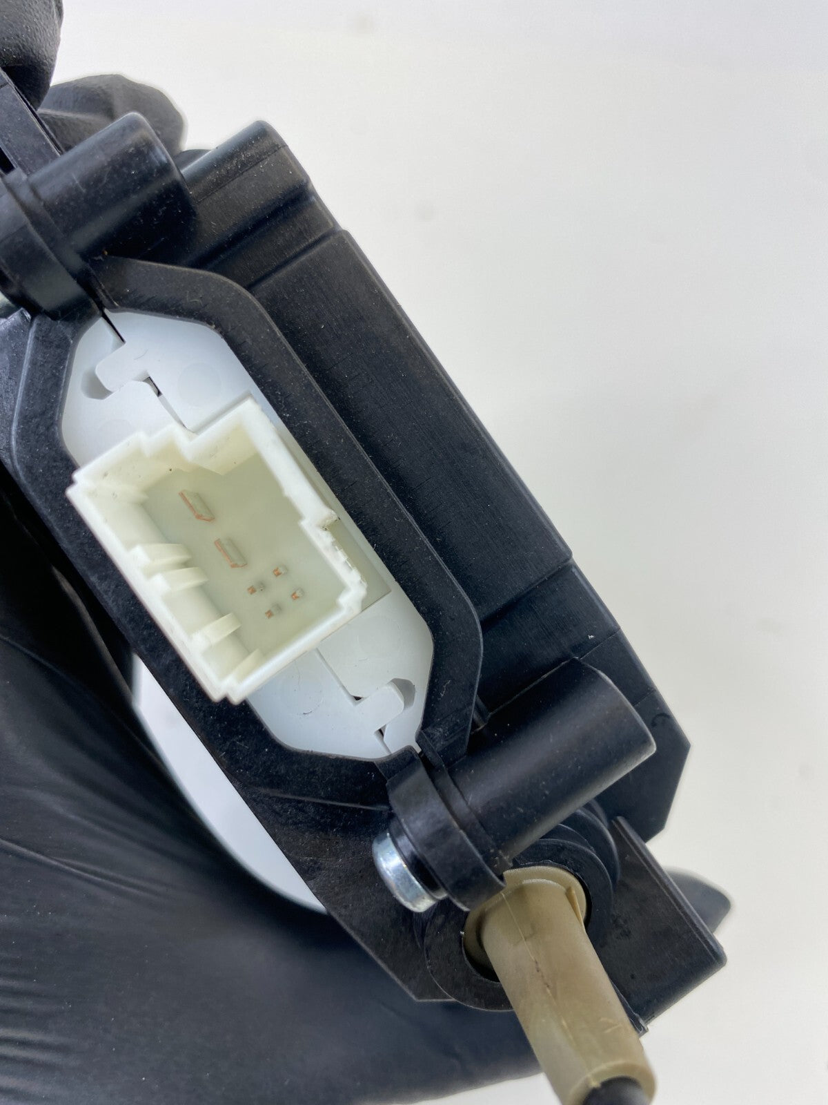 11-17 BMW X3 Rear Trunk Tailgate Lid Power Lock Latch Actuator 927465-103 OEM