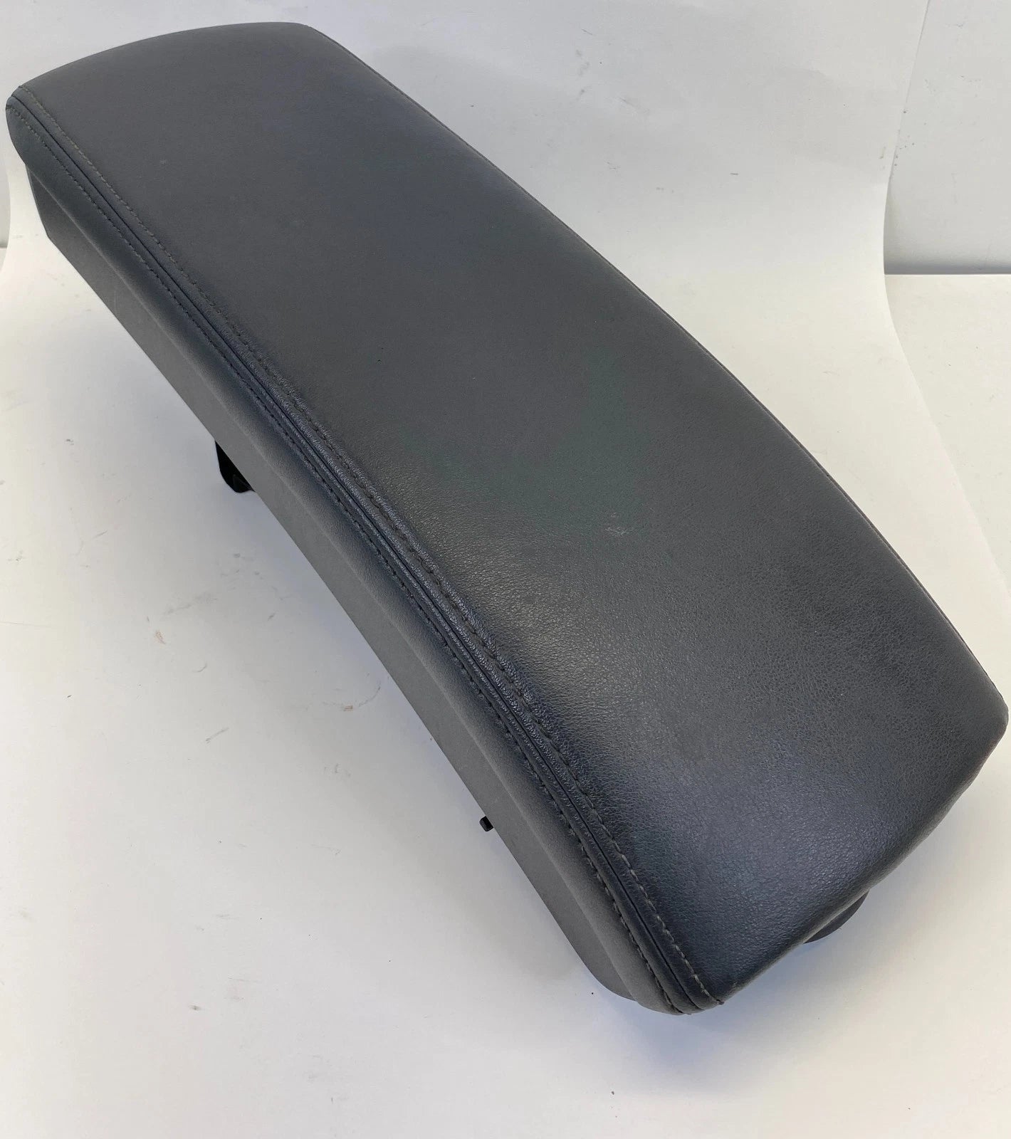 2010-2011 TOYOTA PRIUS CENTER CONSOLE ARMREST LID TOP COVER GRAY OEM 58917-47010