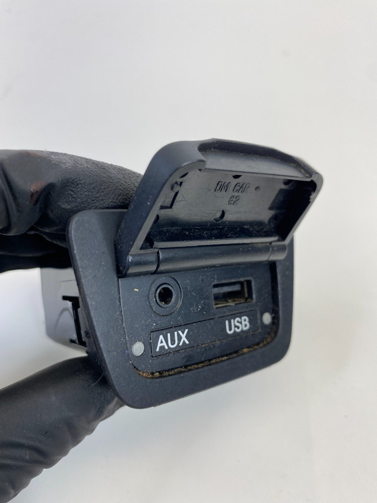 13-15 Hyundai Santa Fe Sport USB AUX Auxiliary Jack Socket Port 96121-2W500 OEM