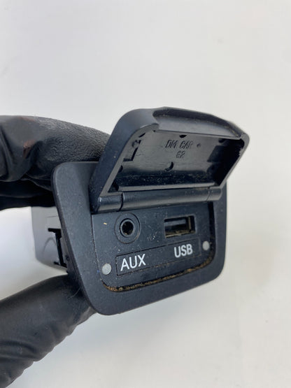 13-15 Hyundai Santa Fe Sport USB AUX Auxiliary Jack Socket Port 96121-2W500 OEM