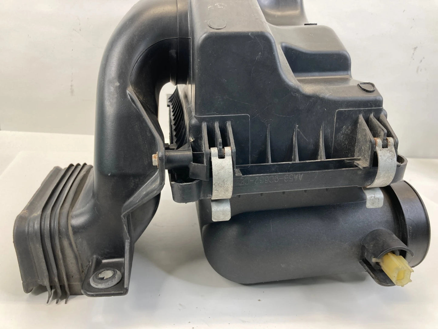 2013-2019 FORD INTERCEPTOR UTILITY AIR INTAKE CLEANER FILTER BOX AA53-9C662-CE