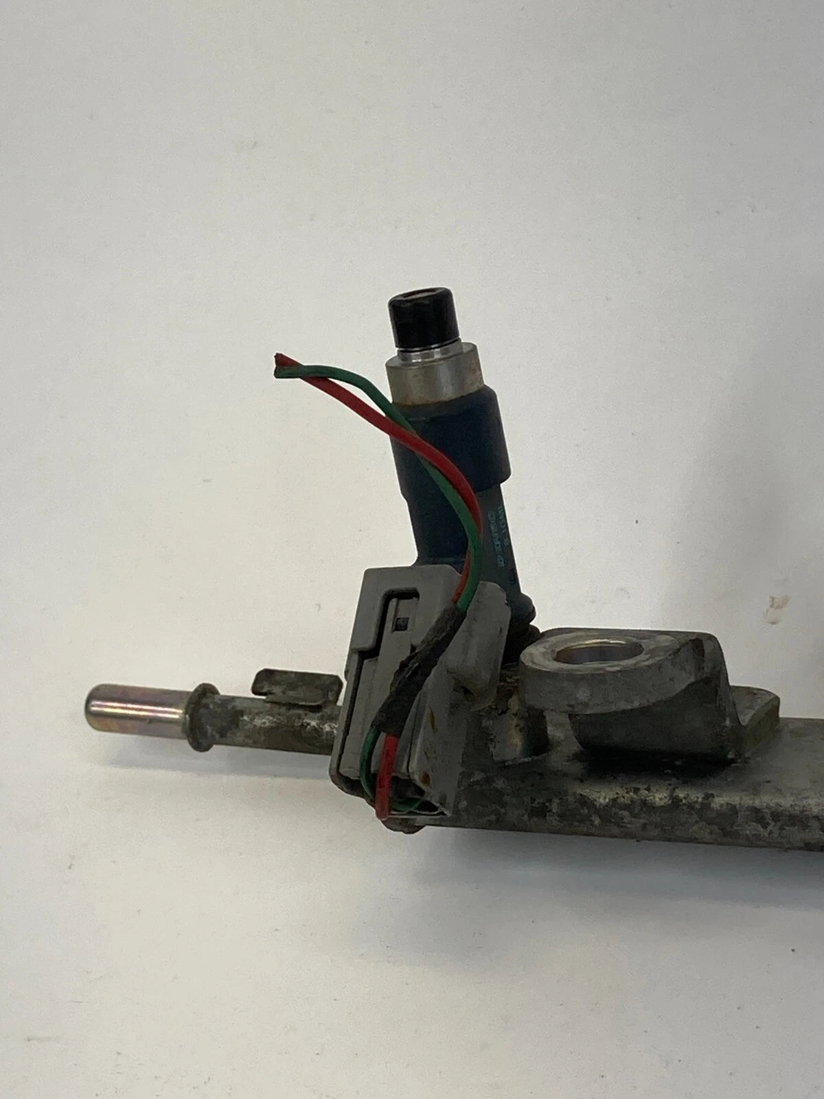 06 07 08 09 10 11 12 MITSUBISHI GALANT A/T FUEL INJECTION RAIL W/ INJECTORS