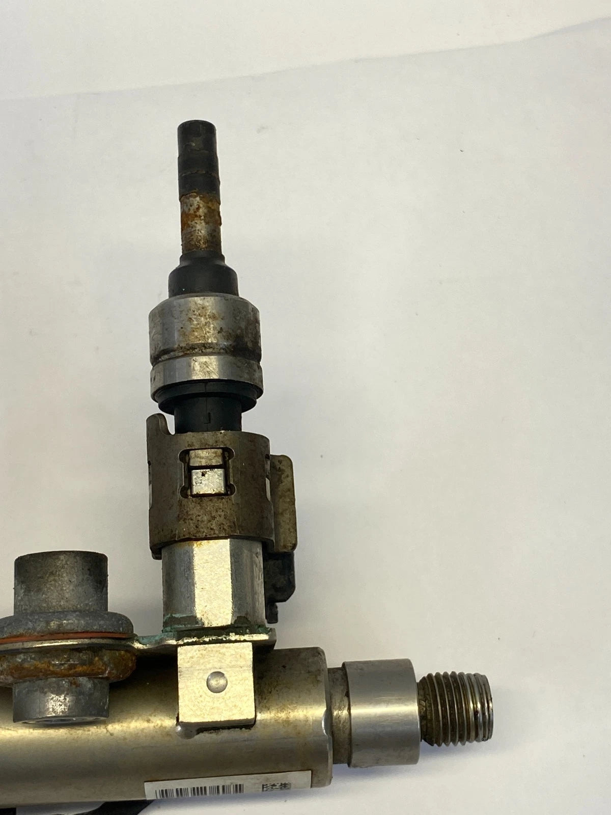 2010-2017 CHEVROLET EQUINOX 2.4L AT FUEL INJECTOR RAIL PIPE ASSEMBLY 12650736