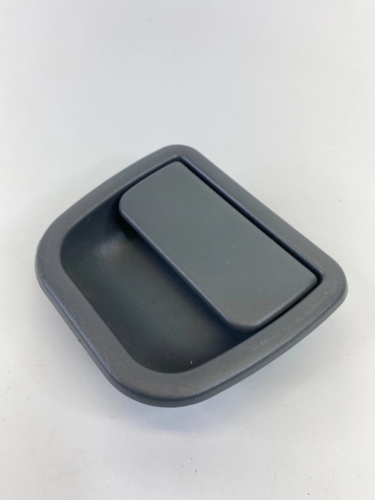 2002 2003 2004 2005 BMW 745I REAR TRUNK STORAGE HANDLE POCKET PANEL TRIM