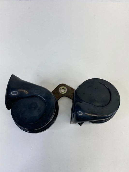 98-10 VW NEW BEETLE DUAL TONE HORN ASSEMBLY HIGH LOW PITCH SNAIL OEM E1-000209