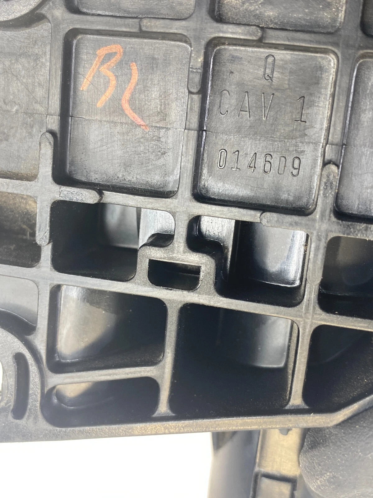 09-14 VW ROUTAN 01-20 GRAND CARAVAN REAR LEFT QUARTER VENT WINDOW MOTOR ACTUATOR