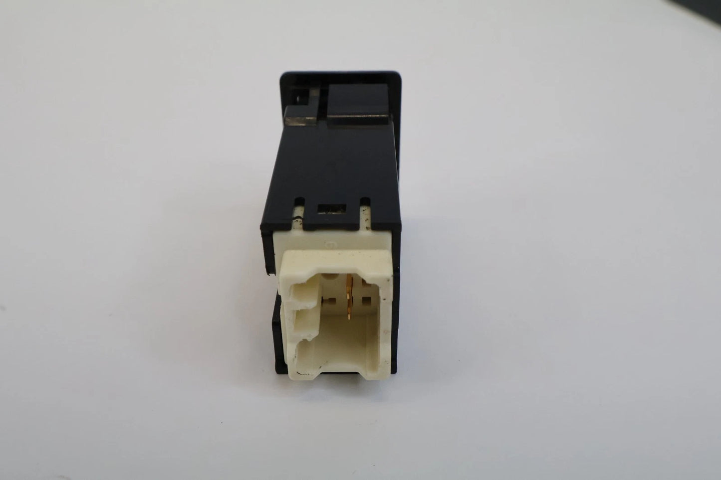 2010-2013 SUZUKI KIZASHI TRUNK LID TAILGATE OPENER BUTTON SWITCH SP241-202 OEM