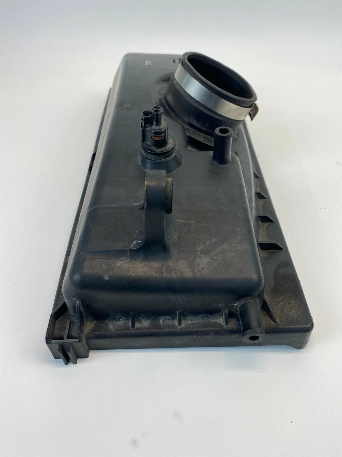 2000 2001 LEGACY OUTBACK 2.5L H4 MANUAL TRANS AIR CLEANER INTAKE BOX UPPER TRIM