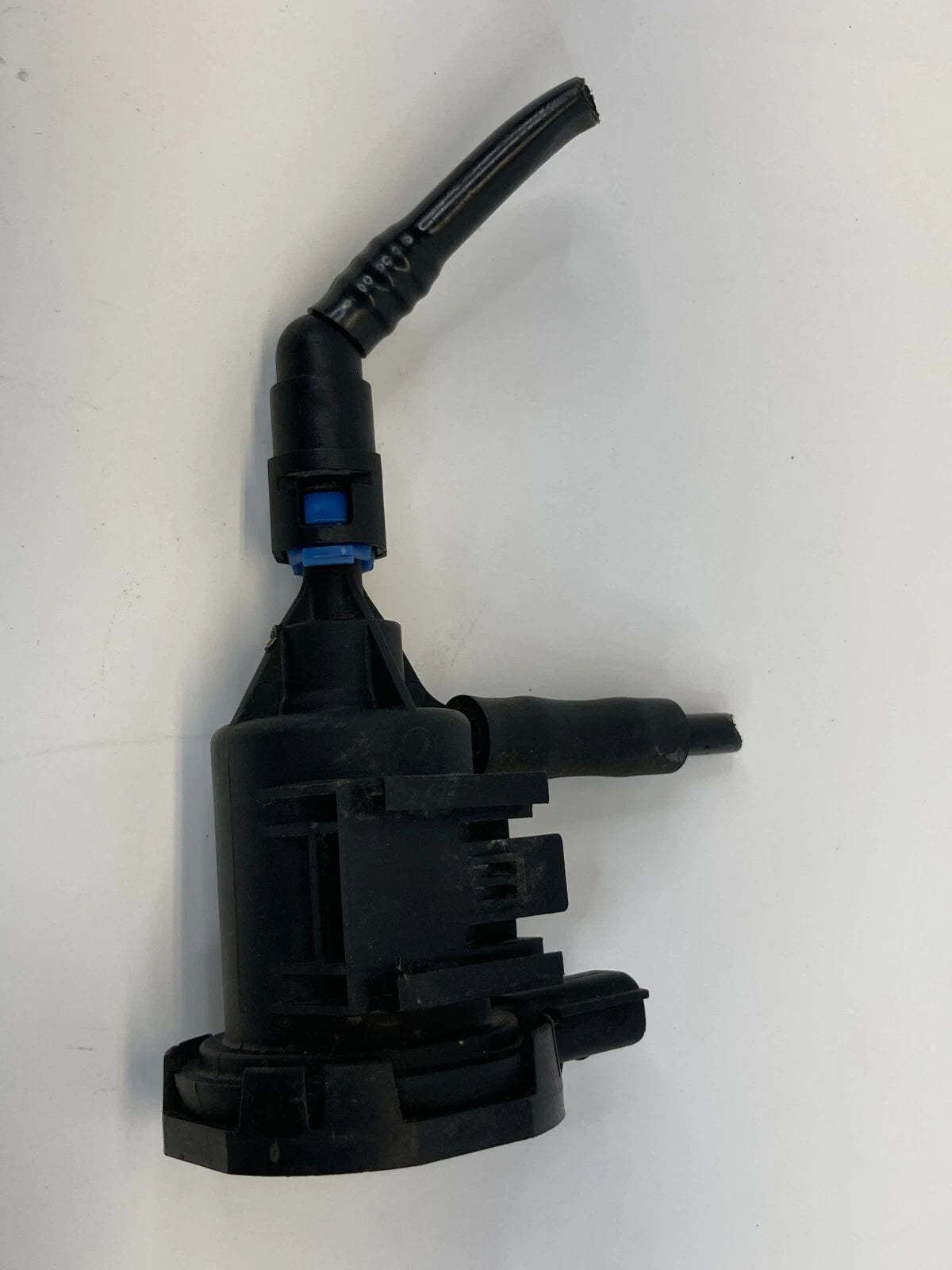 2009-2014 VOLKSWAGEN ROUTAN VACUUM PURGE SOLENOID FUEL VALVE VAPOR CANISTER OEM