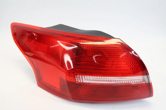 15-18 FORD FOCUS SEDAN REAR LEFT OUTER TAILLIGHT TAIL LAMP UNIT F1EB-13405-F OEM