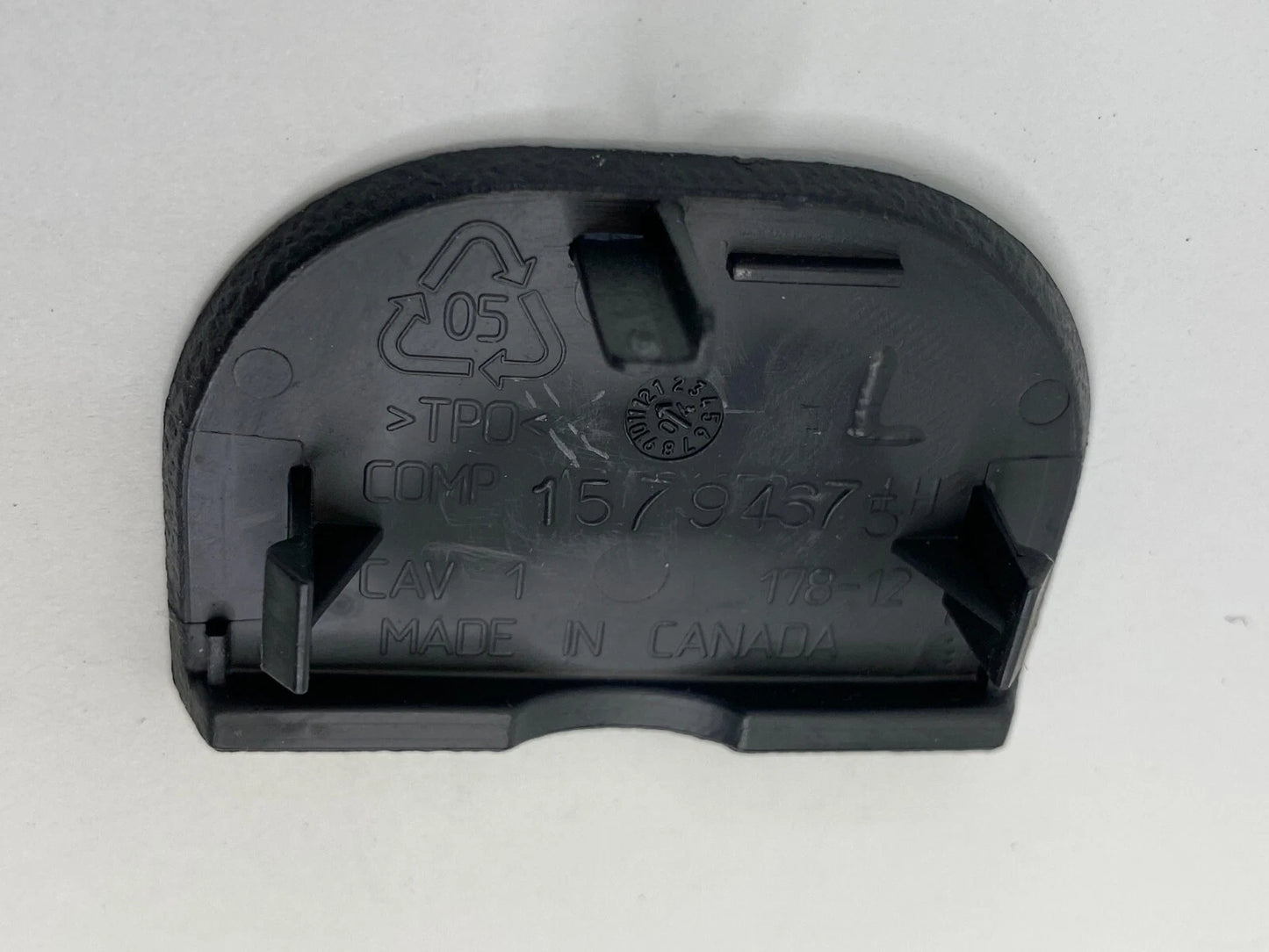 2005-2009 CHEVROLET EQUINOX DASH LEFT SIDE BOLT SCREW COVER BEZEL TRIM 15794675