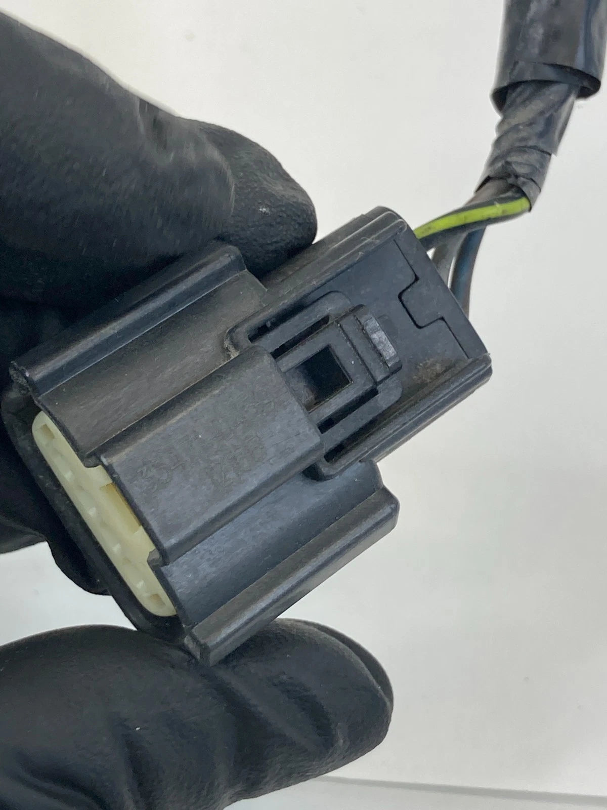 13-26 FORD ESCAPE FRONT LEFT HEADLIGHT PIGTAIL PLUG WIRE HARNESS CONNECTOR OEM