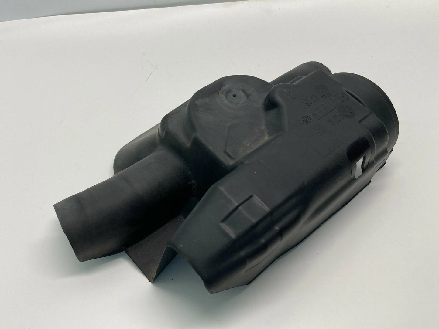 2008 2009 SATURN ASTRA FRONT WINDSHIELD WIPER MOTOR COVER TRIM BEZEL 1390591259