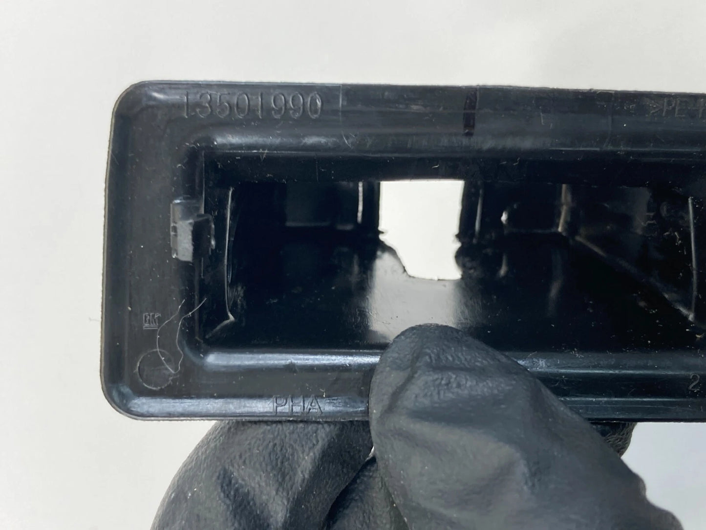 2011-2017 BUICK REGAL REAR TRUNK DECK LID LOCK LATCH COVER TRIM 13501990 OEM